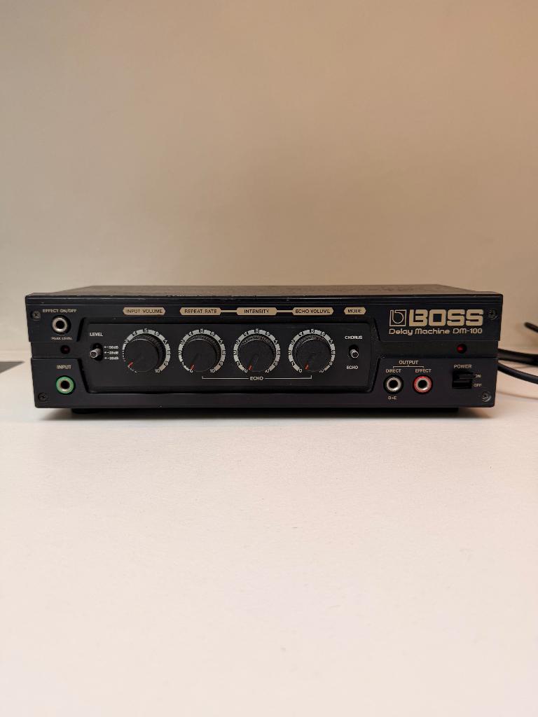 Boss DM100 Analog Delay Machine, Musique & Instruments, Effets, Utilisé, Delay ou Écho, Enlèvement ou Envoi