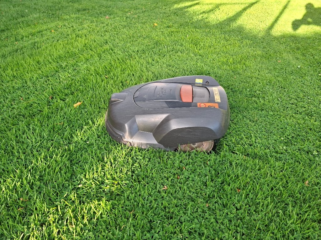 Robot tondeur Husqvarna 230 ACX, Enlèvement, Utilisé, 20 à 25 cm, Hysqvarna
