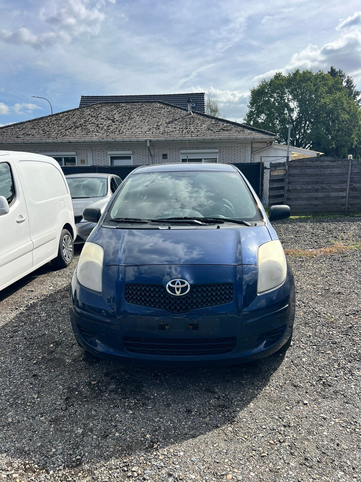 Toyota yaris 1.3 benzine Export 1200€ !!! No airco, Auto's, Bedrijf, Yaris, Te koop, Benzine