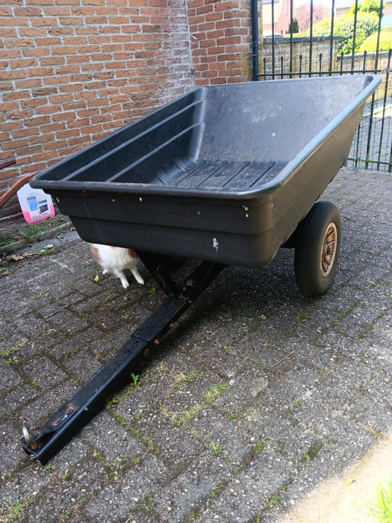 Plastic kipkar voor zitmaaier, prijs 170€, Ophalen of Verzenden, Zo goed als nieuw