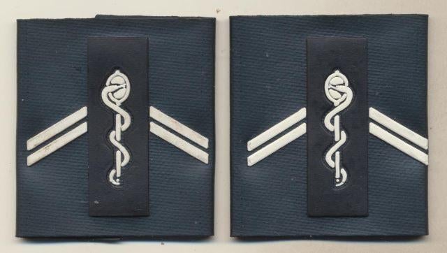 (m52) Graad Korporaal, Medische Dienst, 2 stuks, Verzamelen, Verzenden