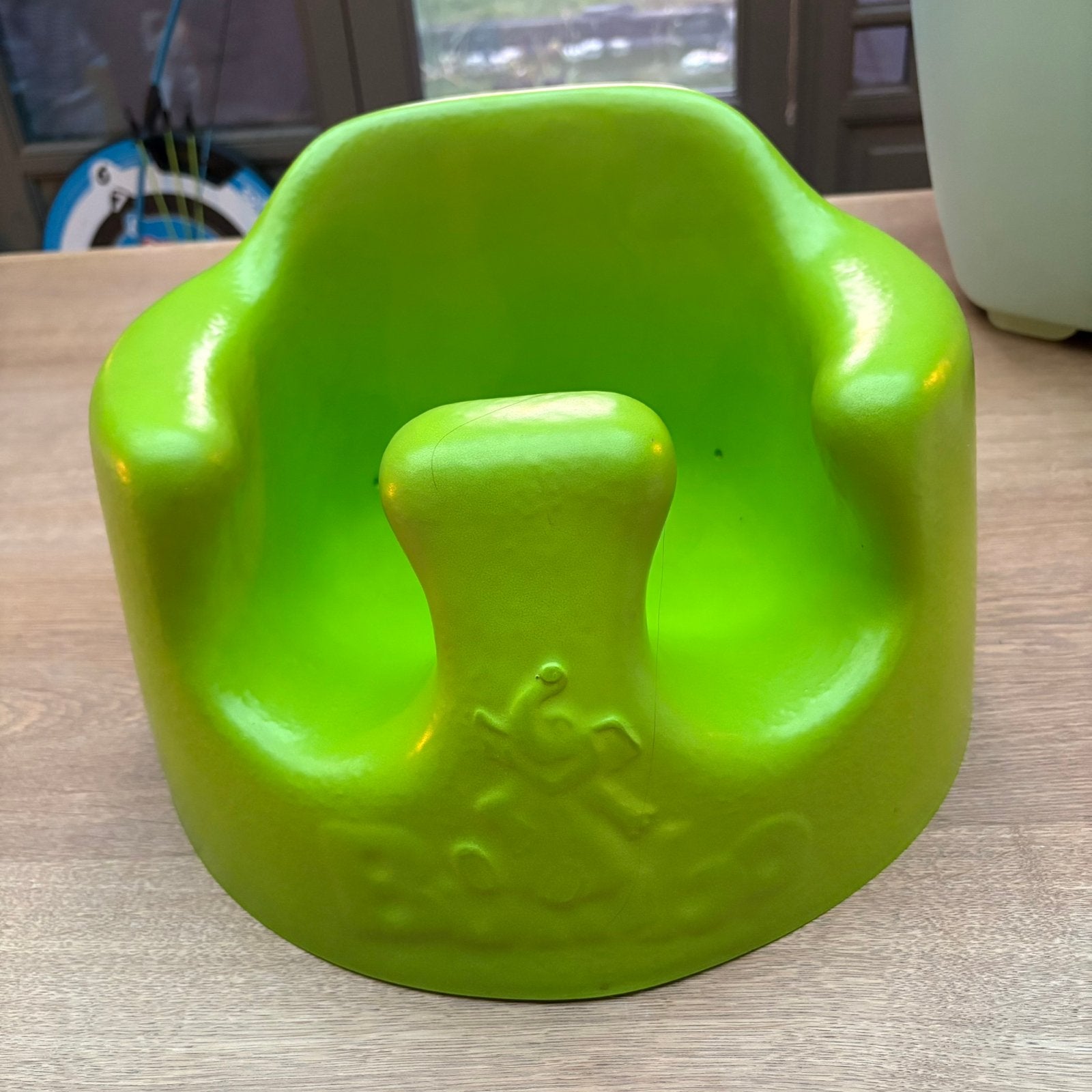 Bumbo babyzitje – groen + tafeltje, Kinderen en Baby's, Ophalen, Gebruikt, Overige typen, Afneembaar eetblad