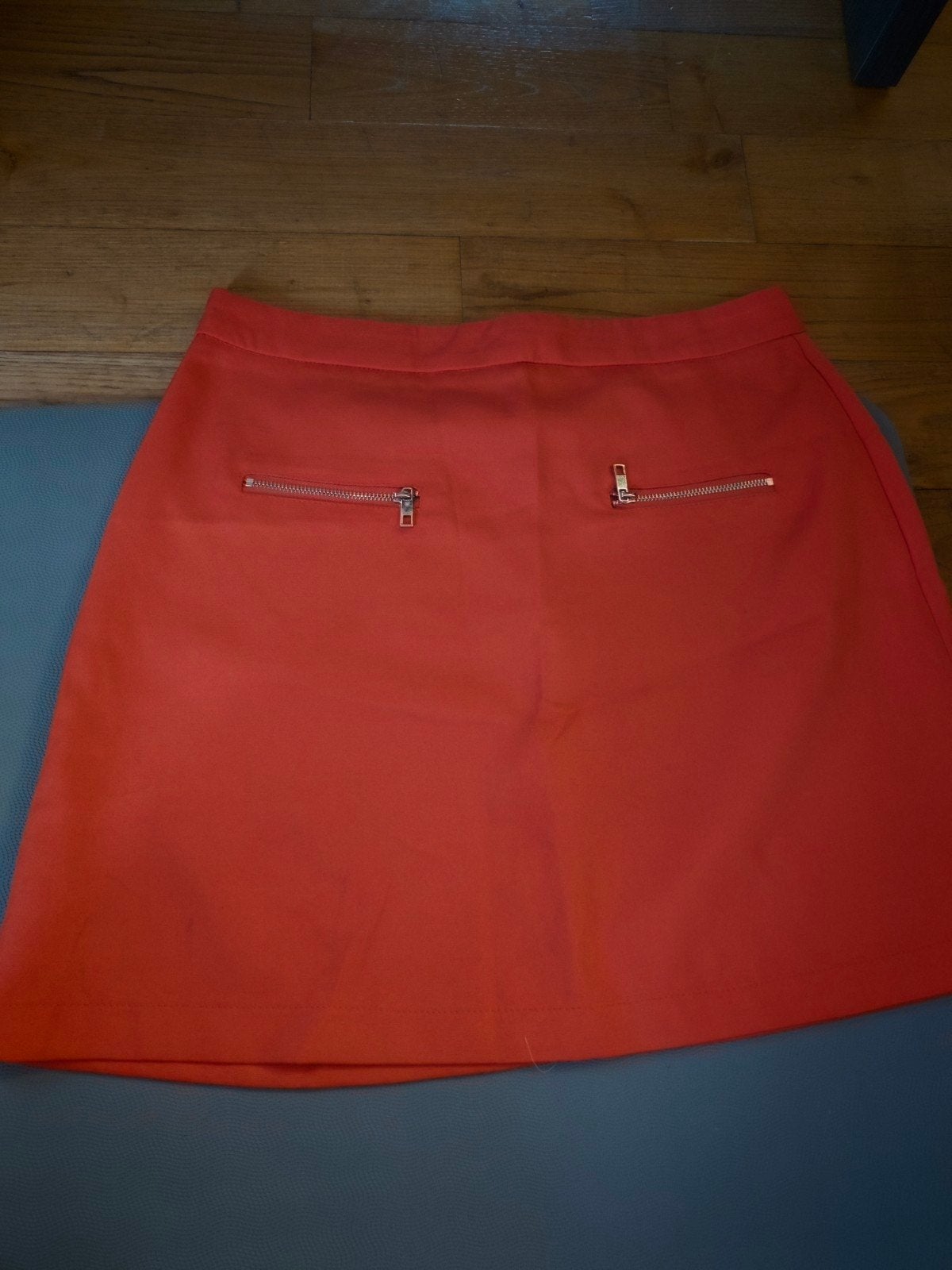 jupe corail taille M 2 euros, Vêtements | Femmes, Jupes, Taille 38/40 (M), Autres couleurs, Au-dessus du genou, Comme neuf