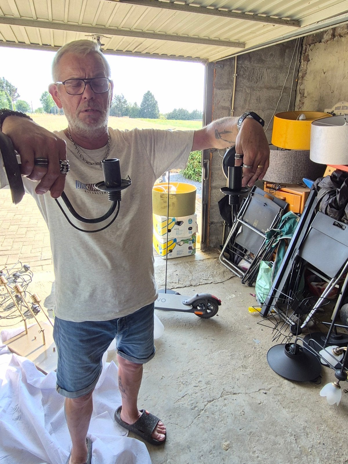zwarte metalen wandlamp in klassieke/landelijke stij