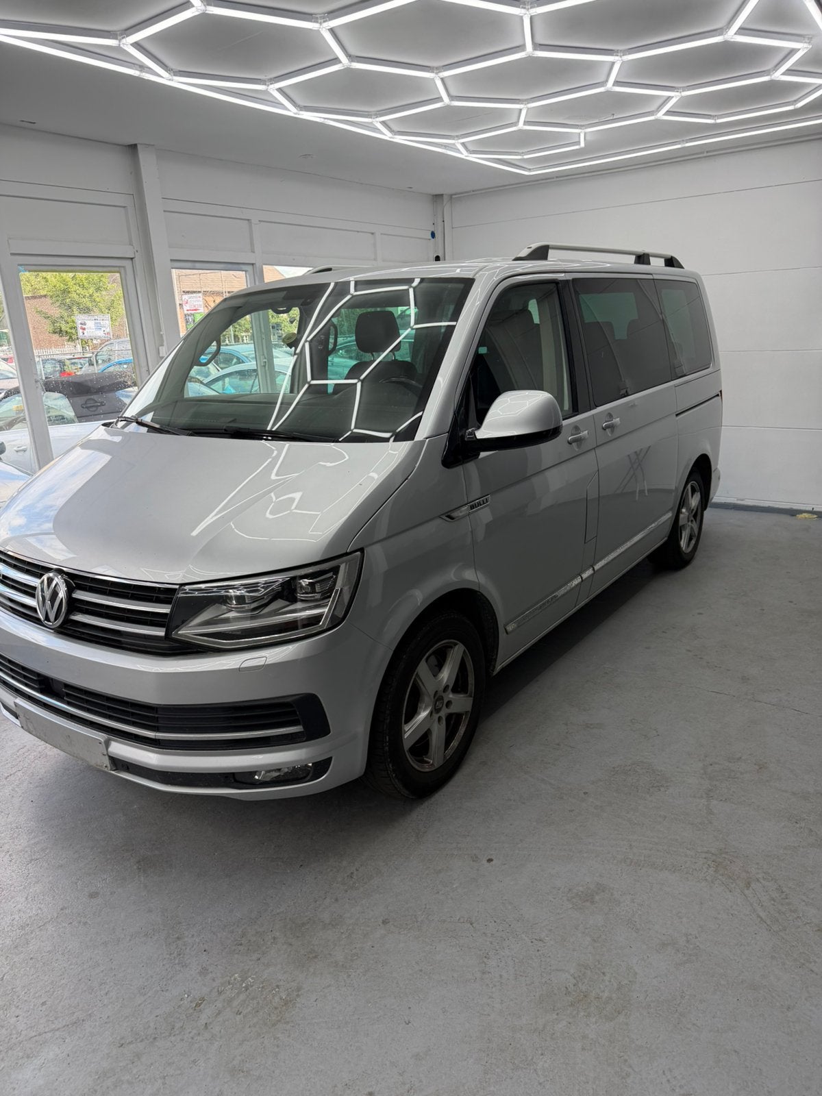 Te Koop: Volkswagen Bulli Multivan 2.0 TDI 204 PK, Auto's, Automaat, Volkswagen, 7 zetels, Leder