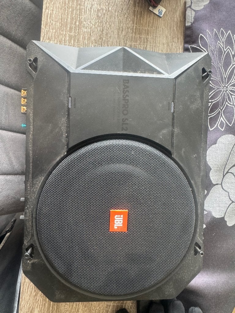 JBL underseat subwoofer, Ophalen
