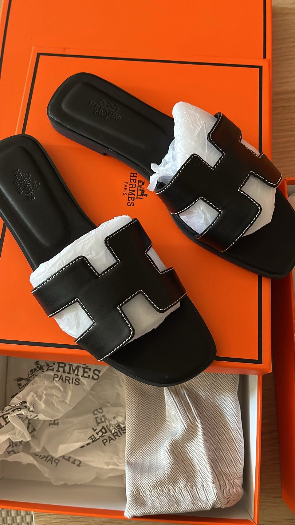 Hermes zwarte teenslippers, Dieren en Toebehoren, Paarden en Pony's | Beschermers, Ophalen of Verzenden, Zo goed als nieuw