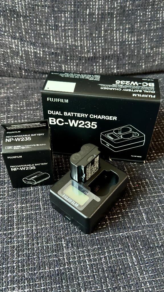 Fujifilm Combo-oplader + batterij, Ophalen of Verzenden, Zo goed als nieuw, Accessoires