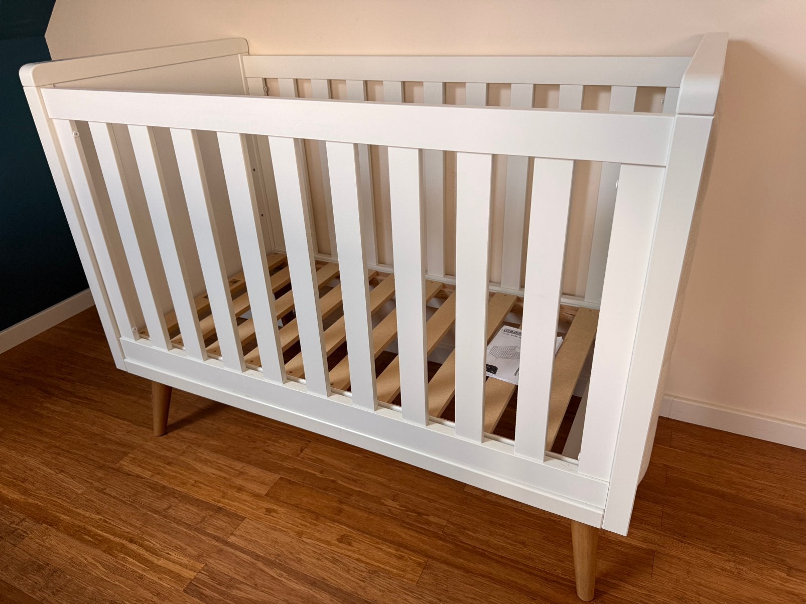 Uitschuifbaar babybedje - 60x120 cm, Ophalen, Zo goed als nieuw, Lattenbodem, Minder dan 140 cm