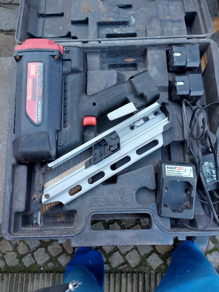 Max AX GS690CH – Cloueuse à gaz 50–90 mm, Enlèvement, Utilisé