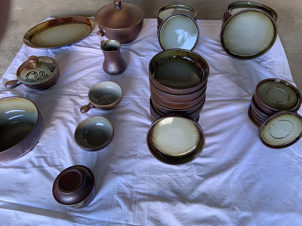 Service de vaisselle en grès de l’Arnon, Enlèvement