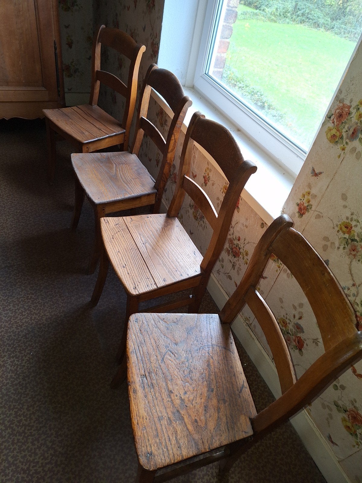 4 chaises de Herve, Enlèvement
