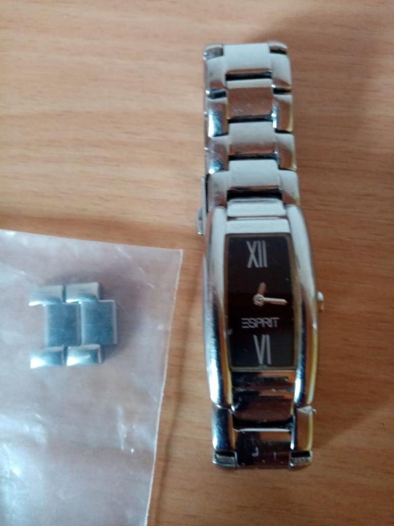 Esprit : defecte horloge dameshorloge + verlengstukjes, Handtassen en Accessoires, Horloges | Dames, Staal, Staal, Ophalen of Verzenden