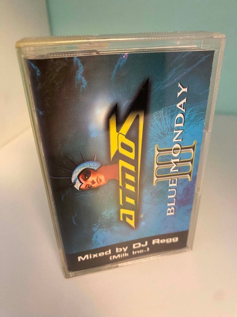 DJ Regg – Atmoz III - Blue Monday, Envoi, Utilisé, 1 cassette audio, Originale