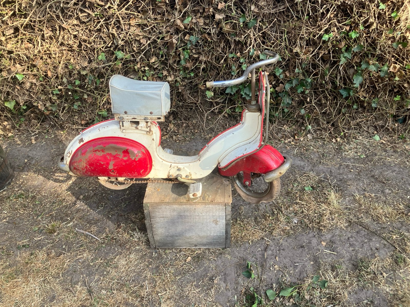 Trapauto antiek vespa, Antiquités & Art, Antiquités | Jouets, Enlèvement