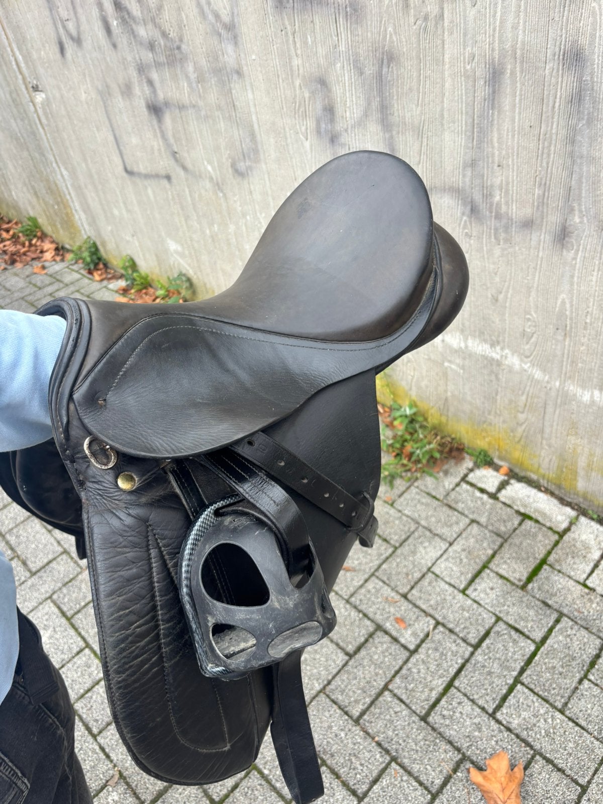 Selle Chamberlain pour poney/enfant — noire, Animaux & Accessoires, Étriers inclus, Siège semi-creux, Polyvalence, Enlèvement