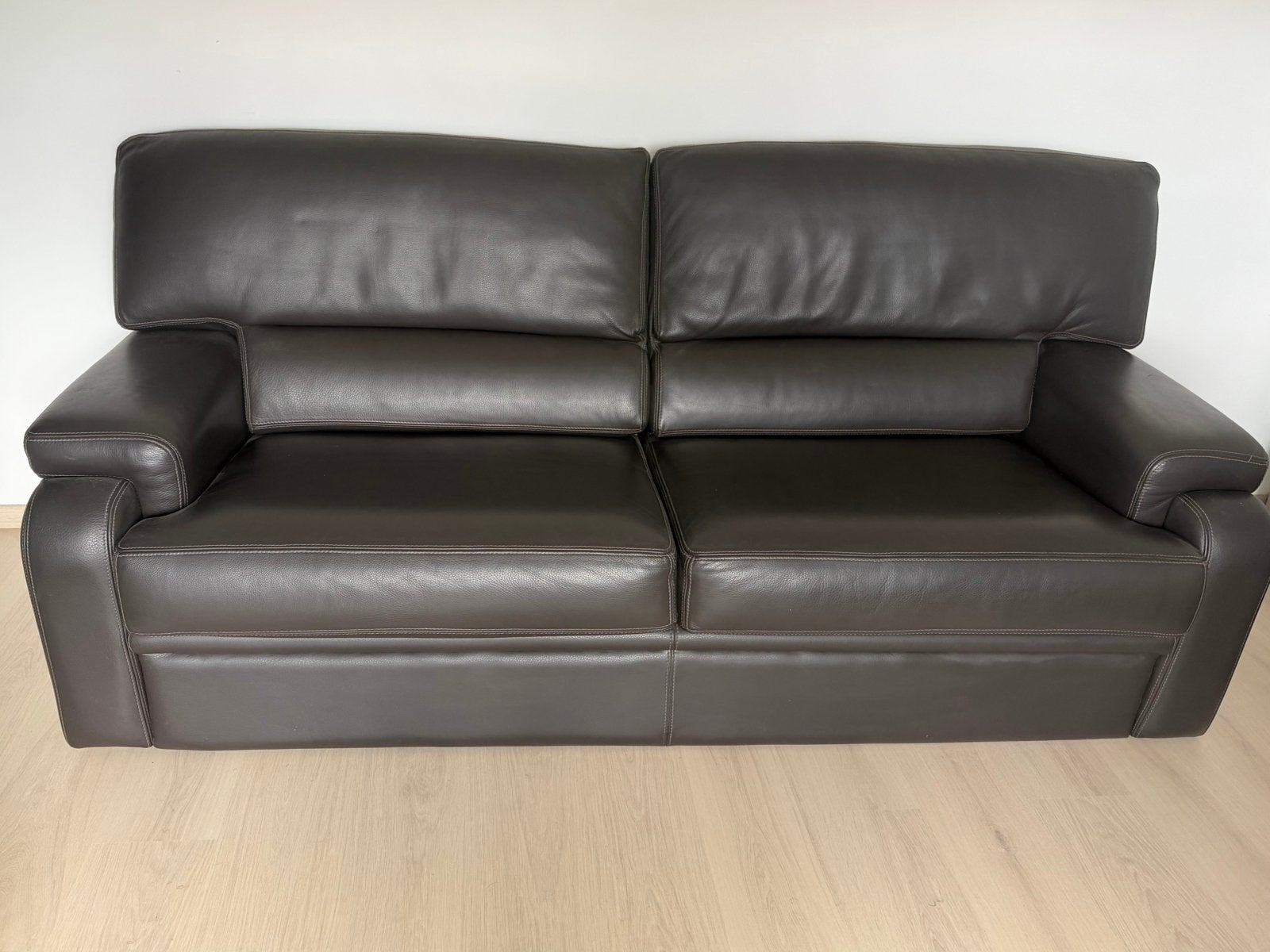 Zetel, Comme neuf, Enlèvement, Cuir, Trois personnes