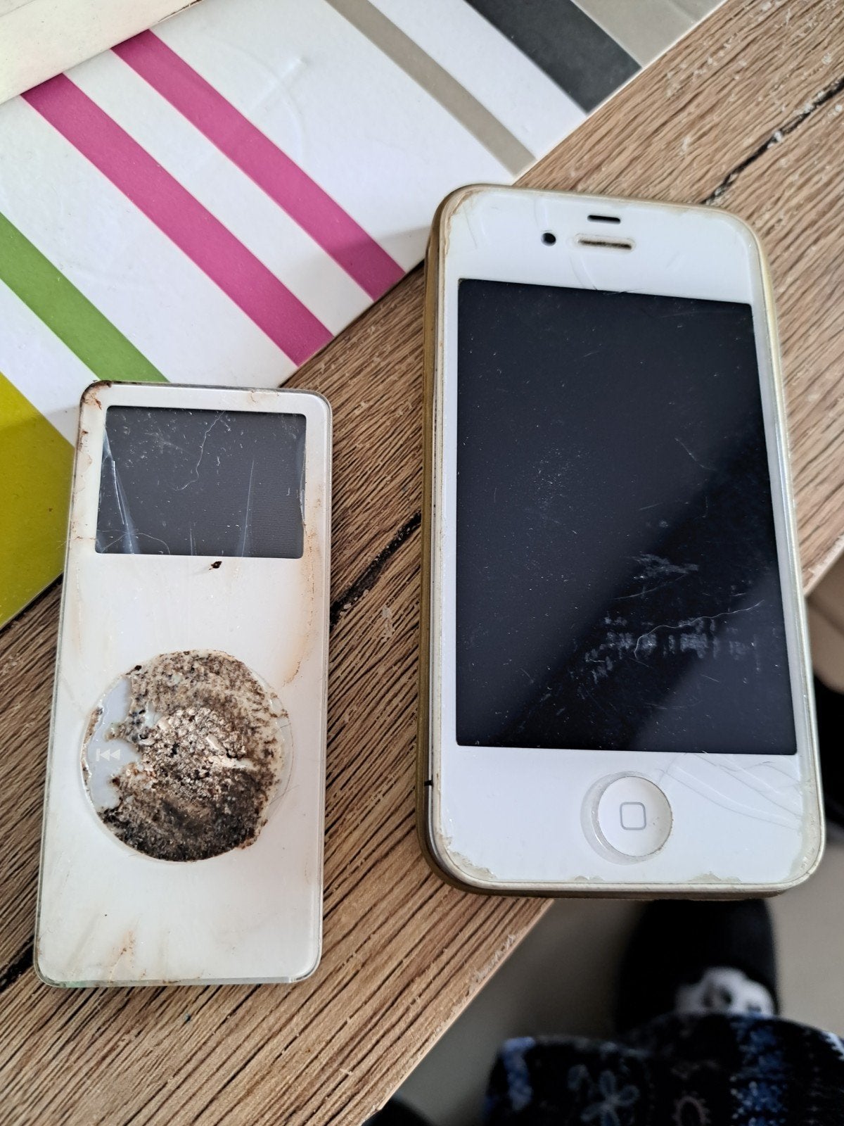 vieux Ipod et IPhone pour pièces, Télécoms, Enlèvement ou Envoi, Ne fonctionne pas, Blanc, IPhone 5