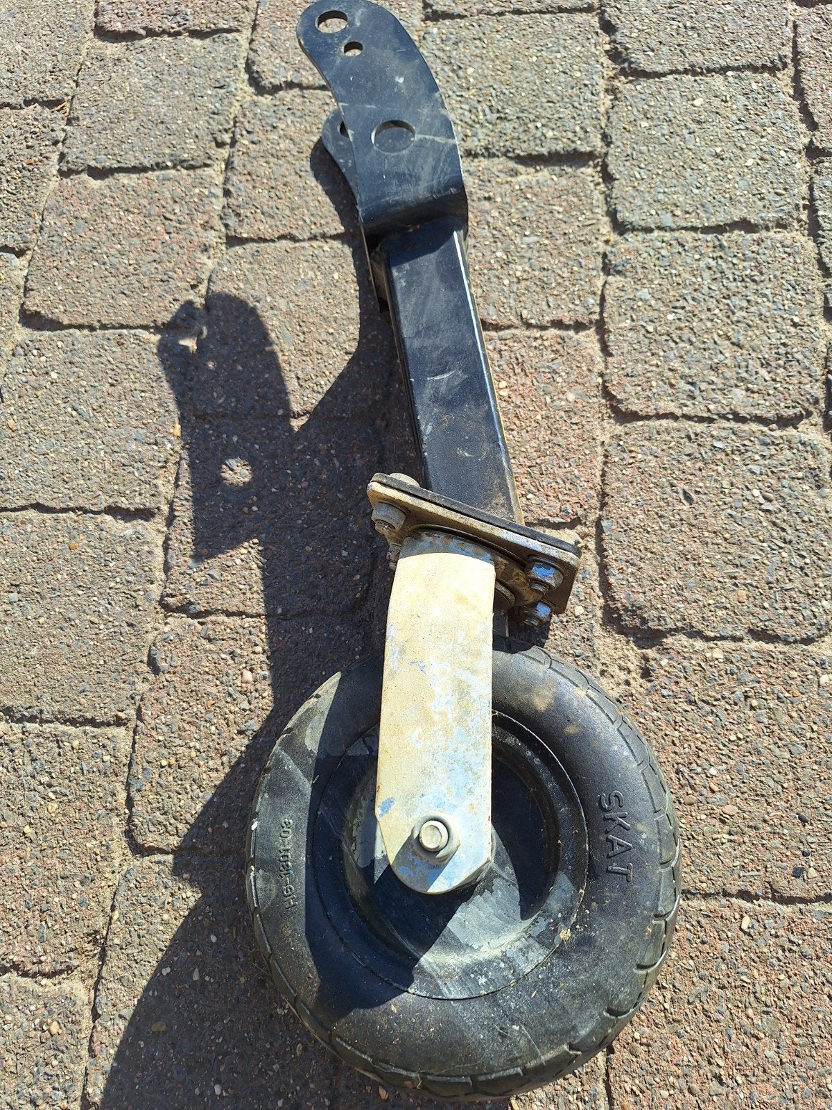 Voorloopwiel van hakselaar, hard vol zwart wiel dia 20cm, Ophalen