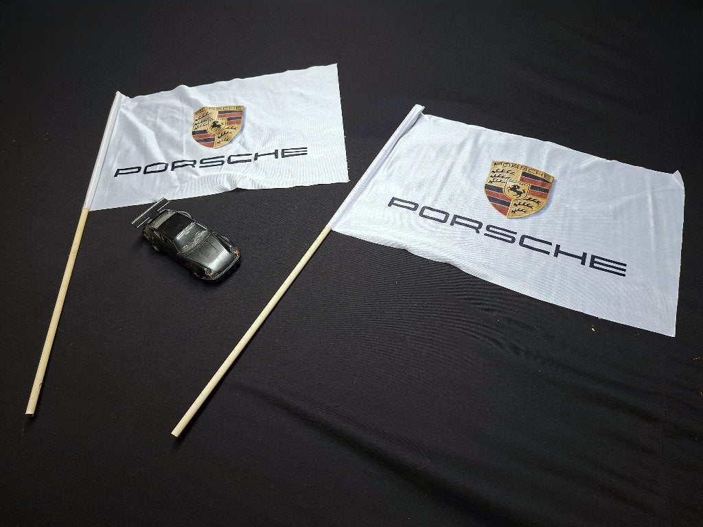 2 Drapeaux Porsche + Miniature Porsche 911, Enlèvement ou Envoi, Comme neuf, Autres types