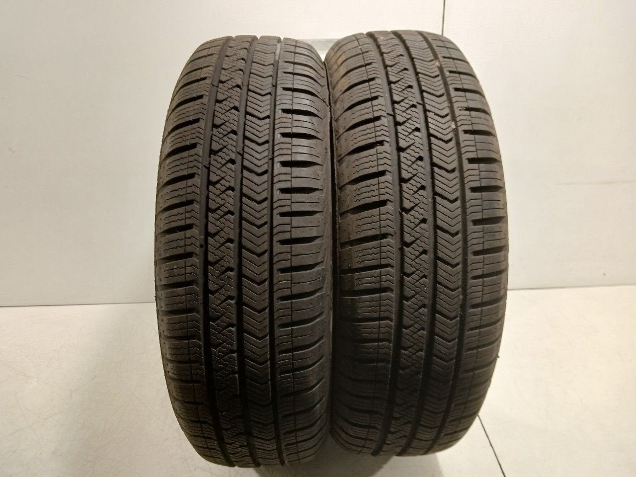 Bandenset 2 stuks 4-Seizoenen 175 65 R14, Auto-onderdelen, Banden en Velgen, Van der Ven Autorecycling B.V., Gebruikt, Ettenseweg 76, 4706 PB Roosendaal, The Netherlands