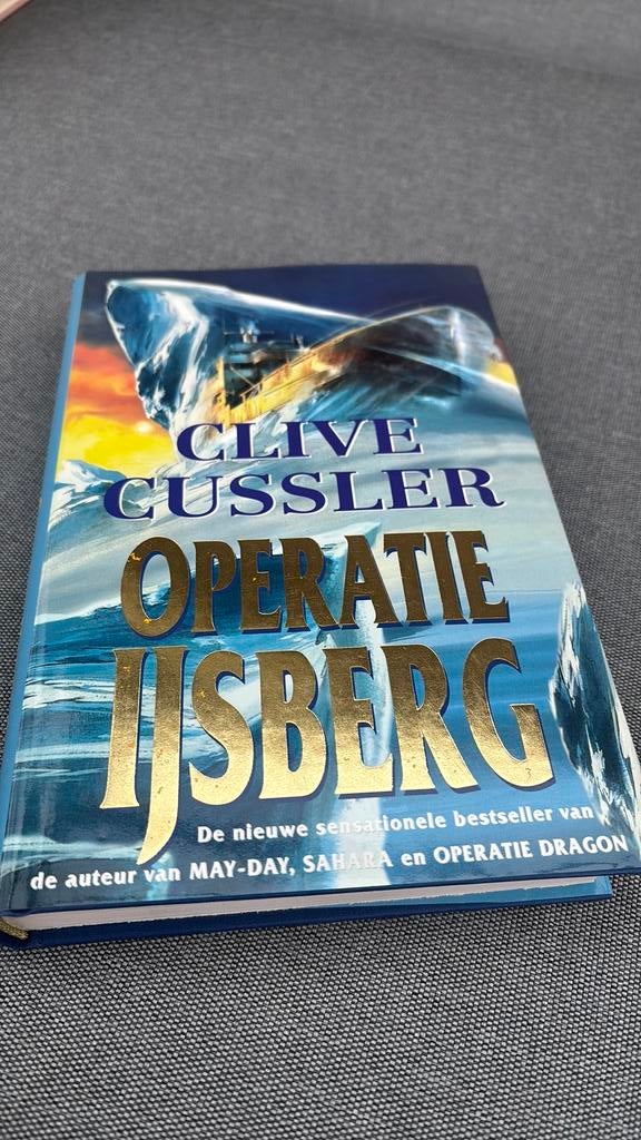 Clive Cussler - Operatie Ijsberg, Boeken, Ophalen of Verzenden, Zo goed als nieuw