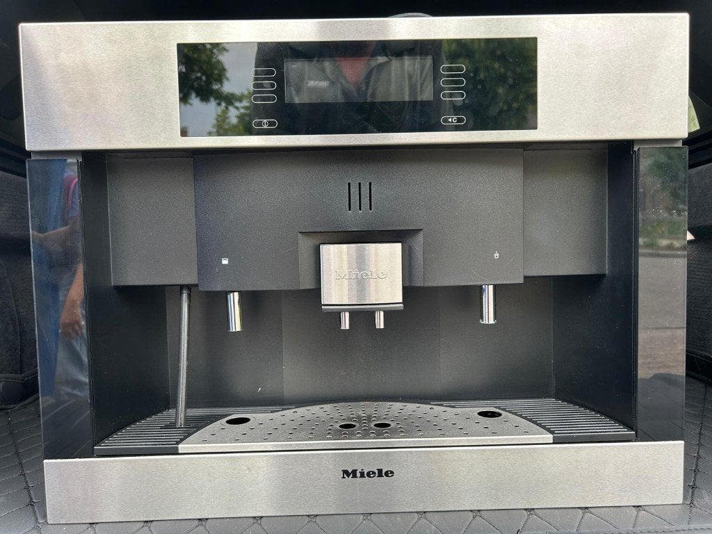 Miele koffieautomaat CVA 4085 KAPOT, Elektronische apparatuur, Koffiezetapparaten, Niet werkend, Koffiebonen, Koffiemachine, Afneembaar waterreservoir
