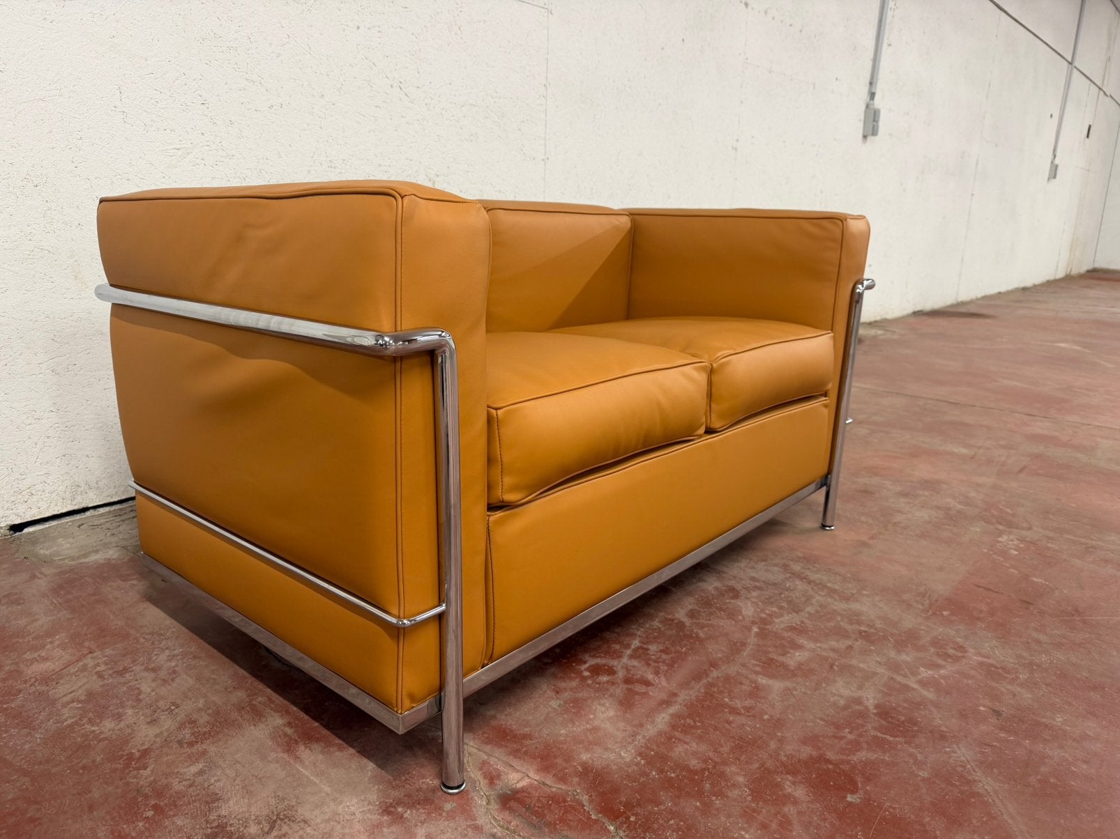 Originele Cassina 2zit Le Corbusier Lc2  in NIEUWSTAAT !!, Huis en Inrichting, Ophalen of Verzenden, Leer, Sede b&b italia artifort knoll vitra togo edra mah jong leolux