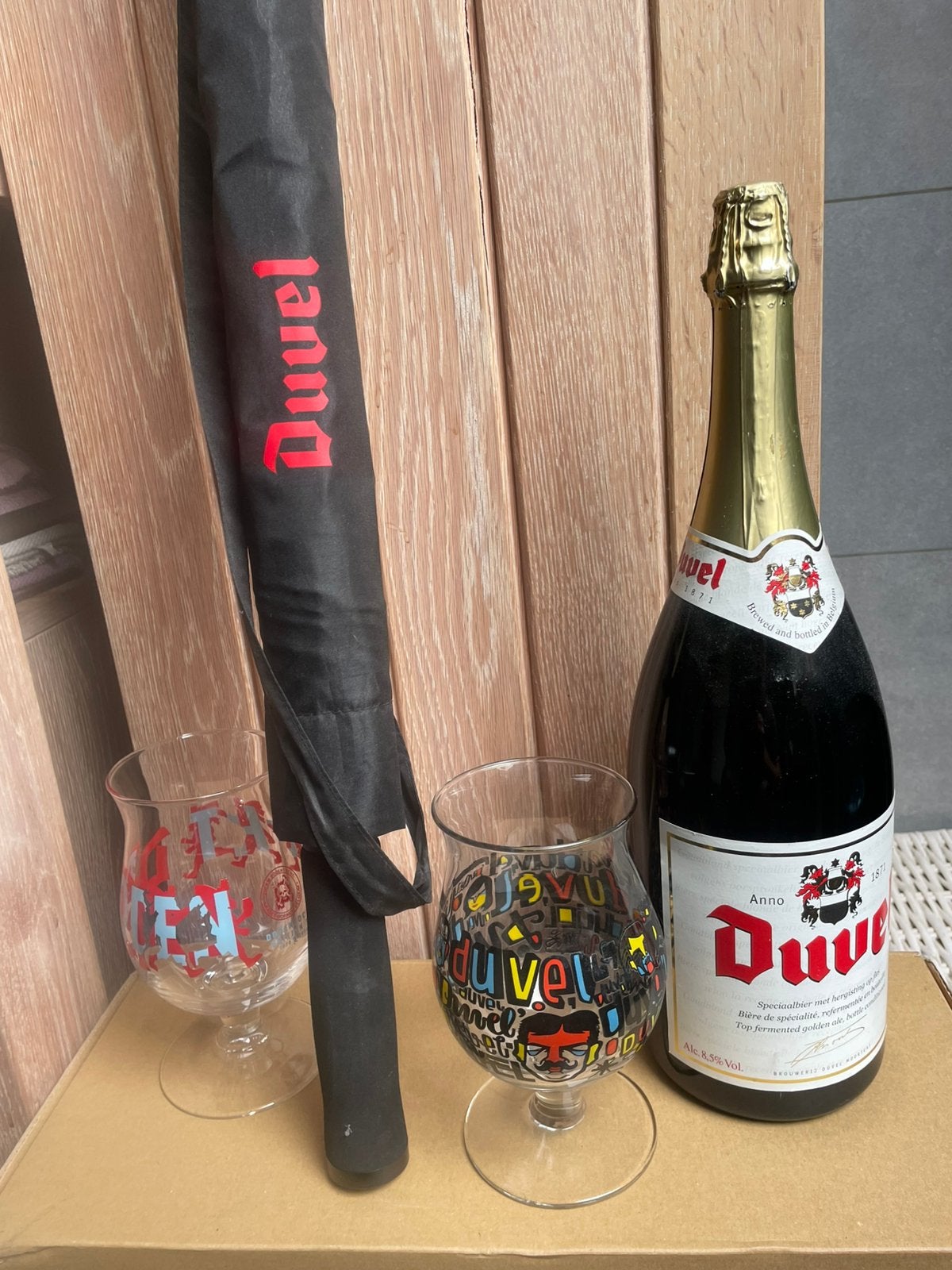 Duvel pakket 2 glazen - 1 paraplu 1 Duvel fles 2006 (1.5 l), Collections, Marques de bière, Comme neuf, Duvel, Enlèvement