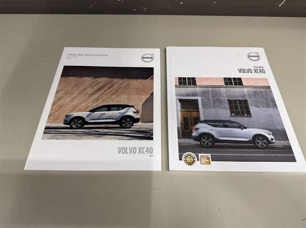 Volvo XC40 UK Sales Brochure & Pricing / Spec Brochure [2019, Livres, Autos | Brochures & Magazines, Enlèvement ou Envoi, Neuf