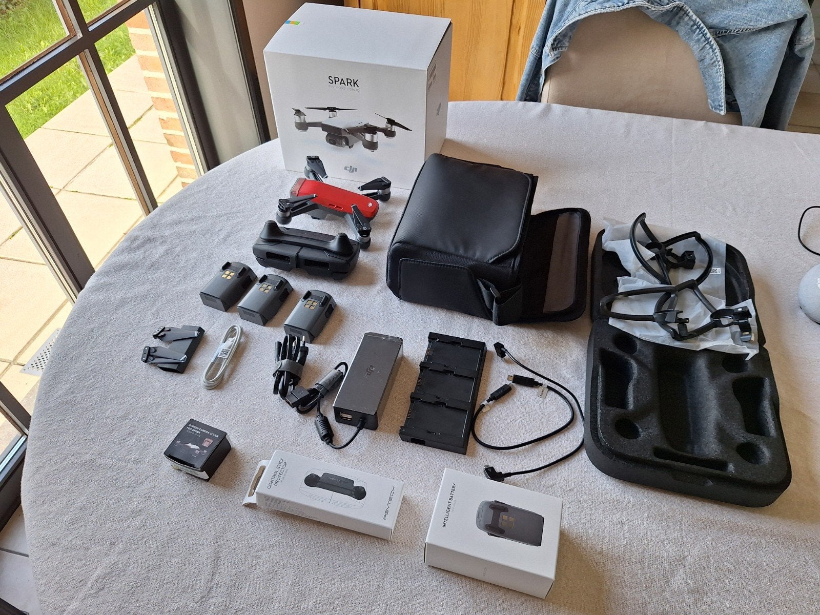 DJI Spark Red - Fly more combo - Amper gebruikt, Audio, Tv en Foto, Ophalen of Verzenden, DJI