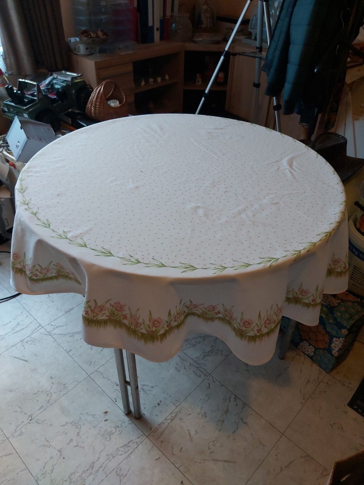 ronde tafel en stoelen, Ophalen, Gebruikt, Vier, Grijs