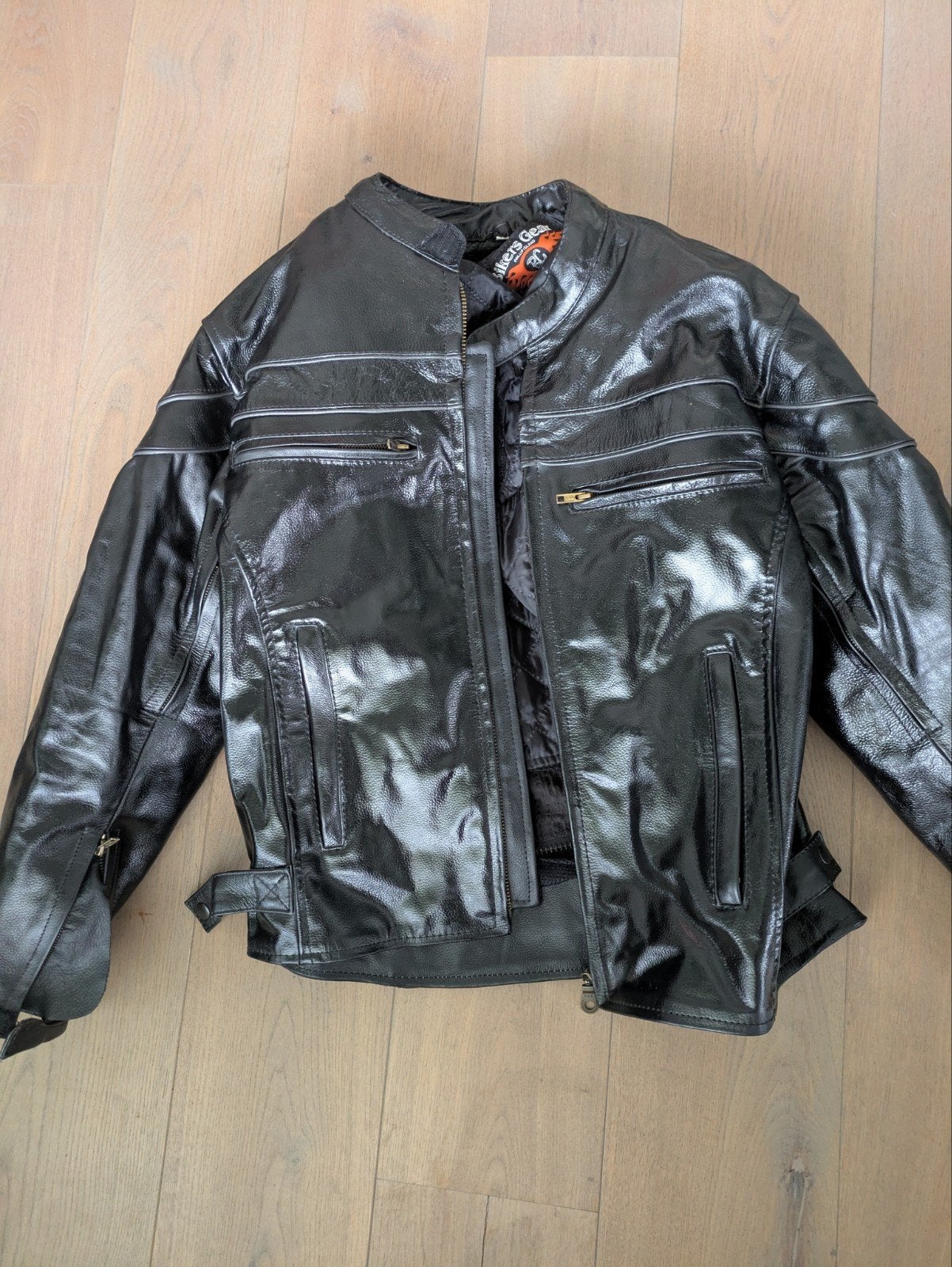 Leather motorcycle jacket, Motos, Vêtements | Vêtements de moto, Enlèvement