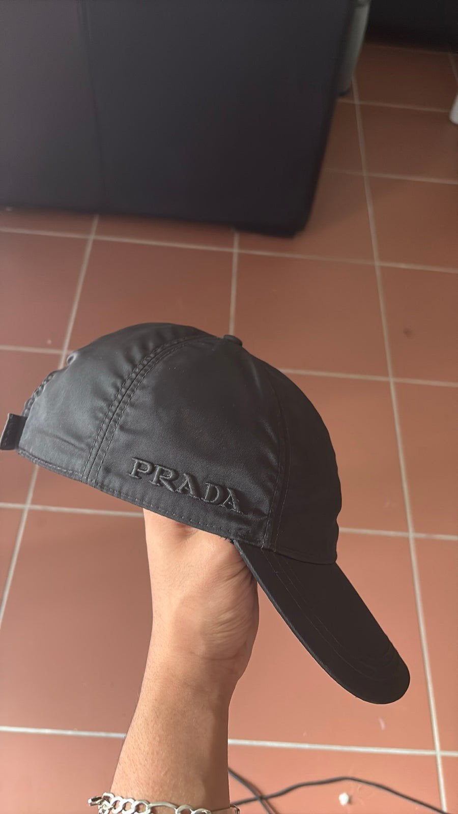 Prada pet, Ophalen, Zo goed als nieuw, 58 of 59 cm (L, 7¼ of ⅜ inch), Pet