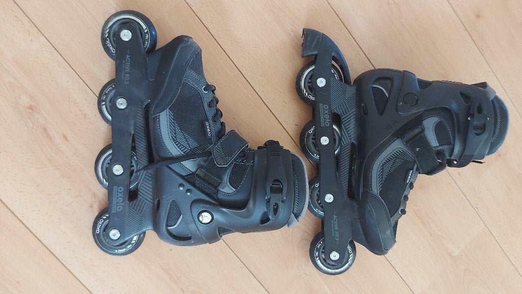 roller taille 42 avec protections taille L, Sports & Fitness, Rollers 4 roues en ligne, Comme neuf, Enlèvement, Hommes