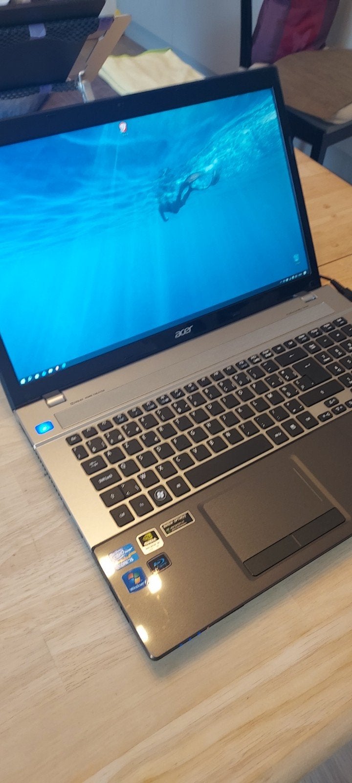 Acer Aspire V3-771G - Windows 10 Pro, Intel core i5-3210M, 750GB, HDD, 17 pouces ou plus