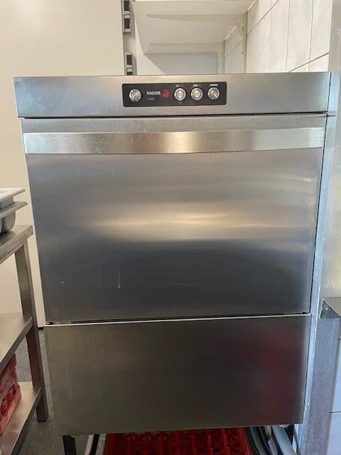 Professioneel afwasmachine Fagor, Ophalen