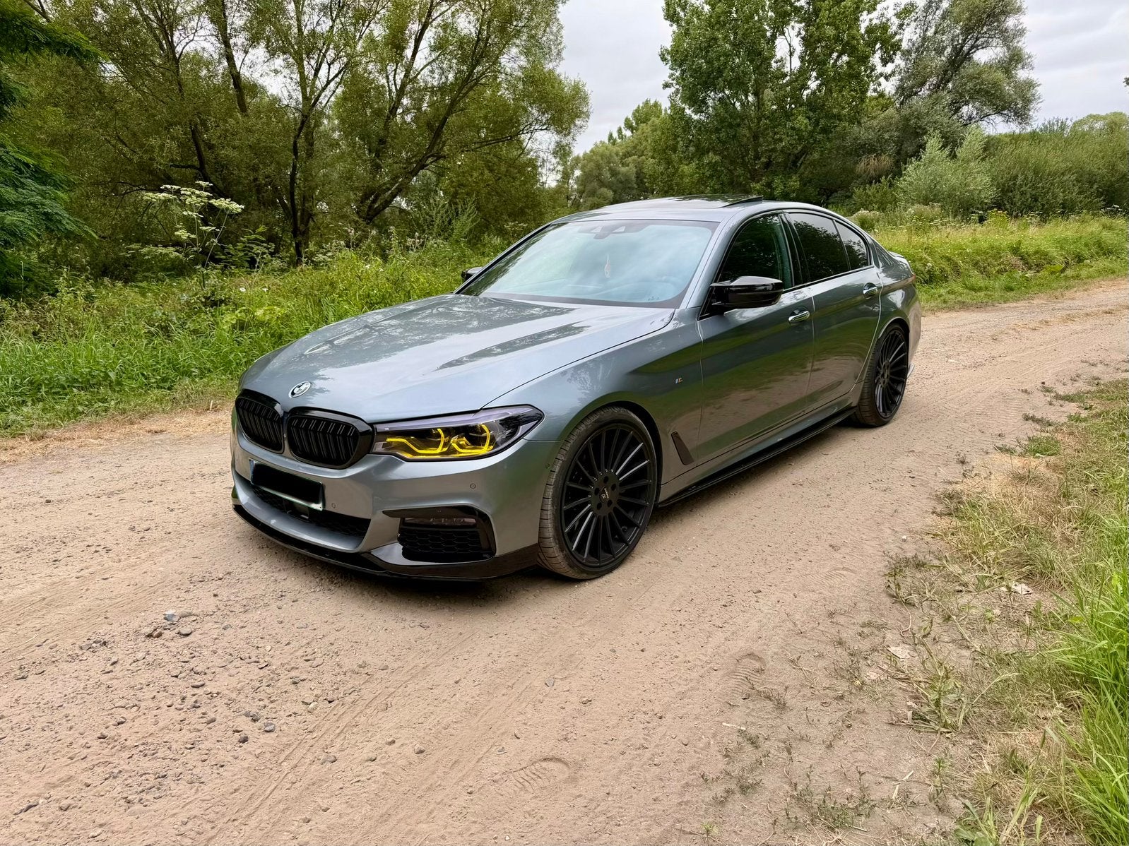 Bmw 540i 610ch Turbo-Hybrid B&W Music Toit HUD 360Camera, Cuir, Argent ou Gris, Entreprise, Noir