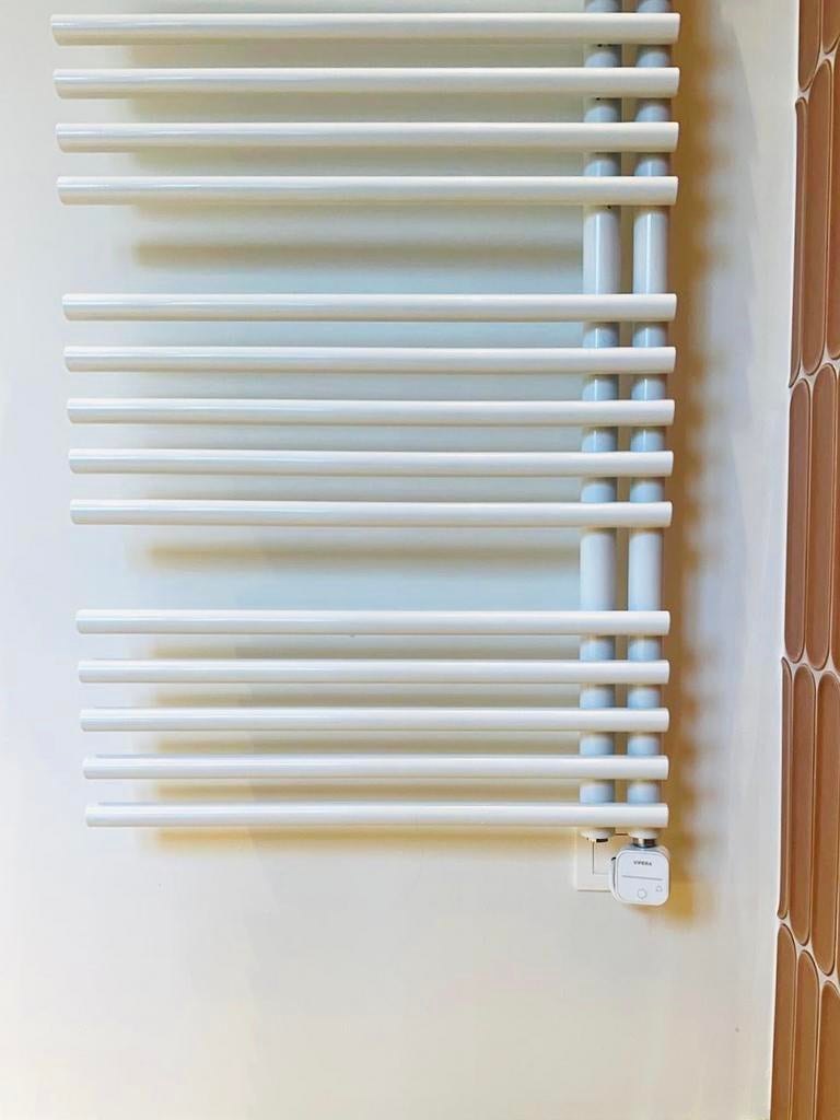 Wifi elektrische radiator/handdoekdroger, Doe-het-zelf en Bouw, Ophalen, Radiator, Zo goed als nieuw, 60 tot 150 cm