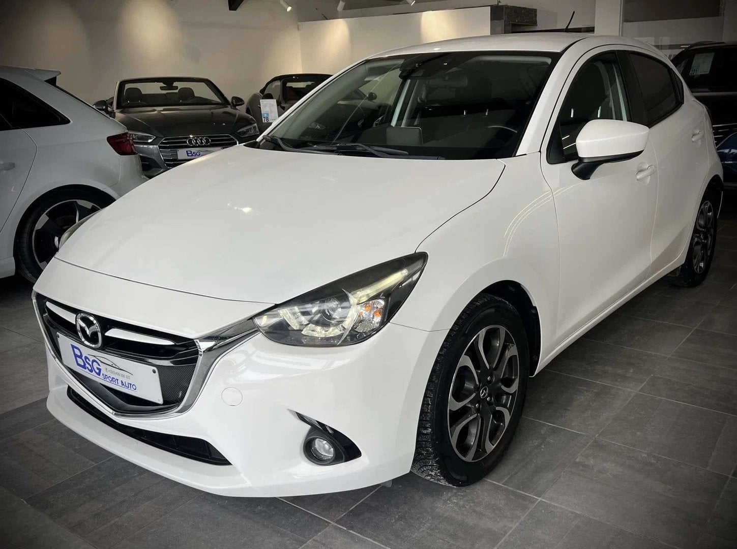 Mazda 2 2 1.5 Skyactiv-LED*XENON*GPS*RADAR*JANTES*EURO 6b, Auto's, Gebruikt, 4 cilinders, Bedrijf, 5 deurs