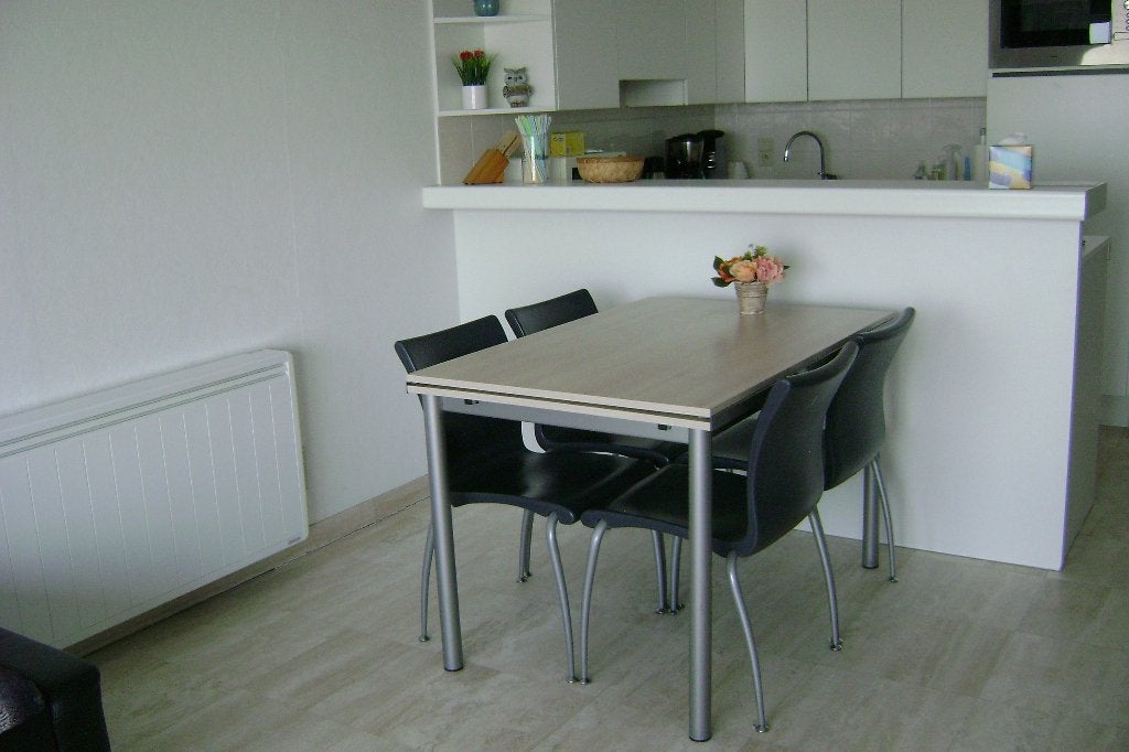 Net en verzorgd appartement zeedijk Westende., 50 m² of meer, Provincie West-Vlaanderen