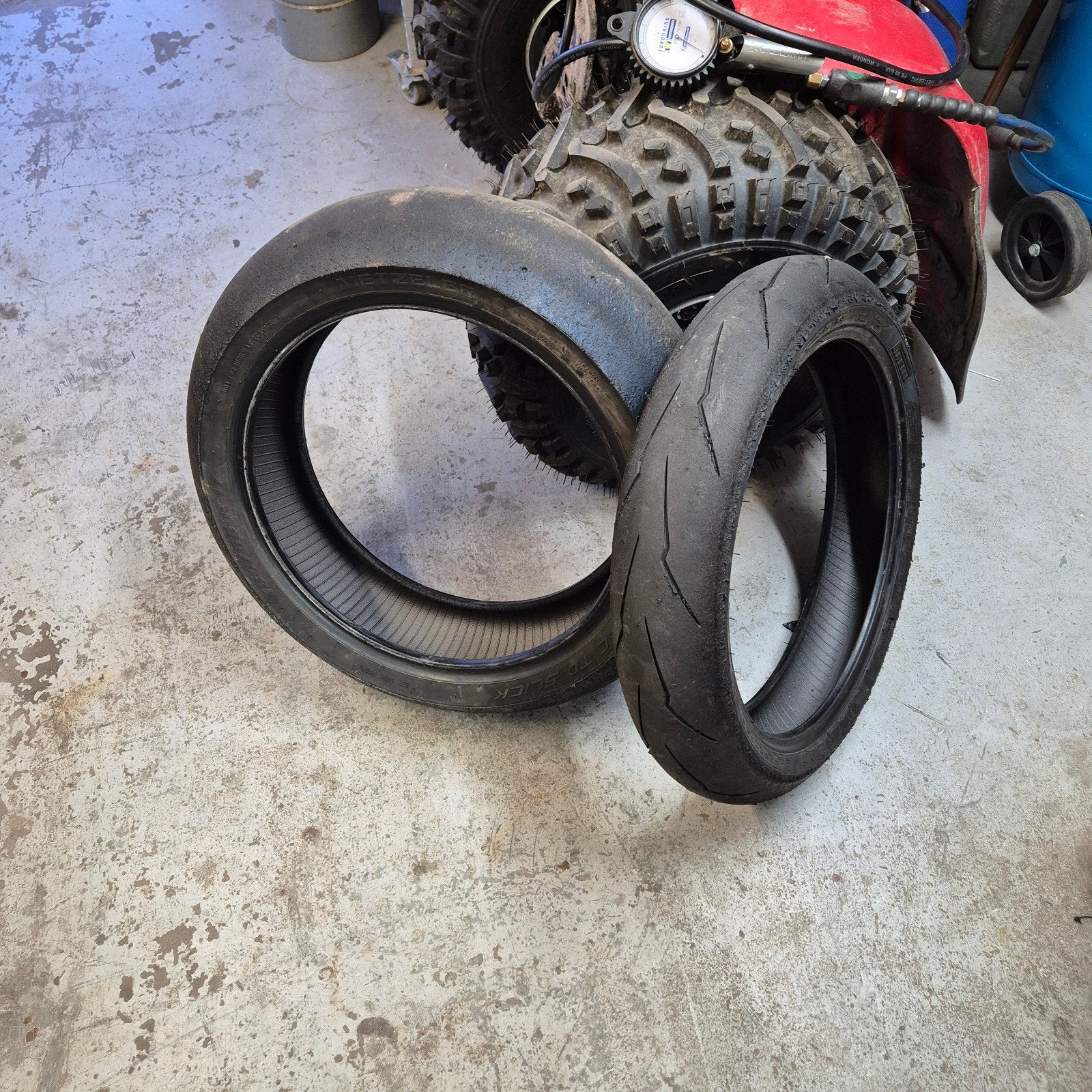 Pneus moto pirelli / Metzeler Circuit, Ophalen of Verzenden