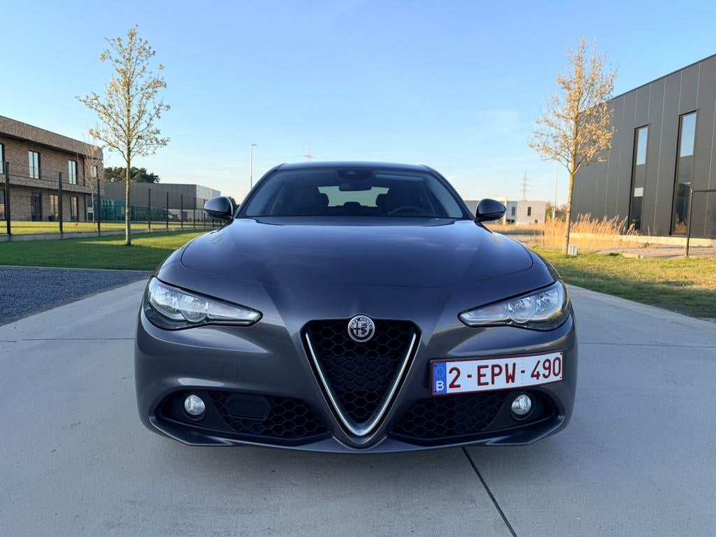 Alfa Romeo Giulia 2.2 JTD 2017 Automaat – Q4 Look, Auto's, Automaat, Euro 6, 5 deurs, Zilver of Grijs