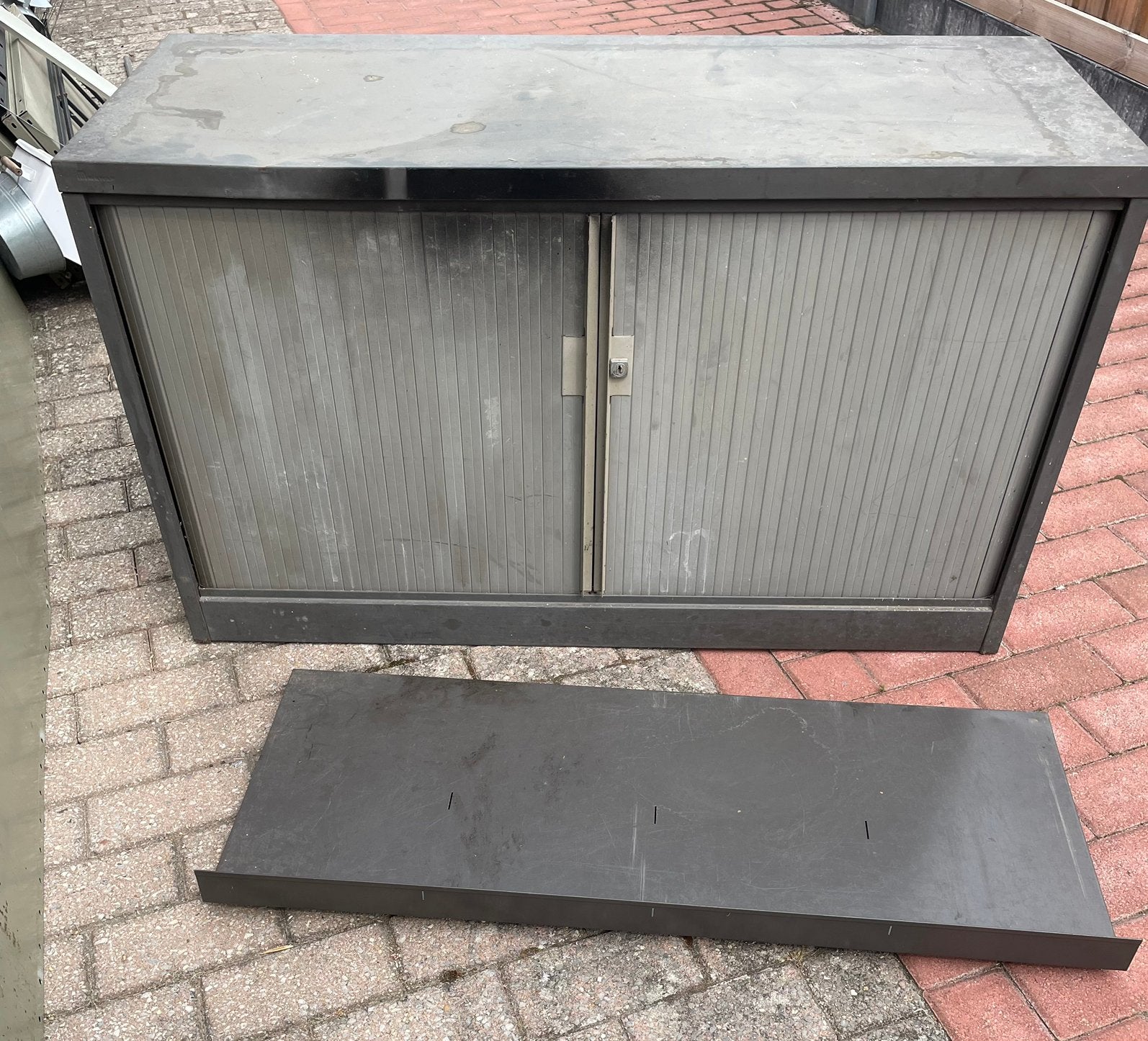 Oude ijzer kast met schuifdeur, Ophalen, Gebruikt, Metaal, Overige typen