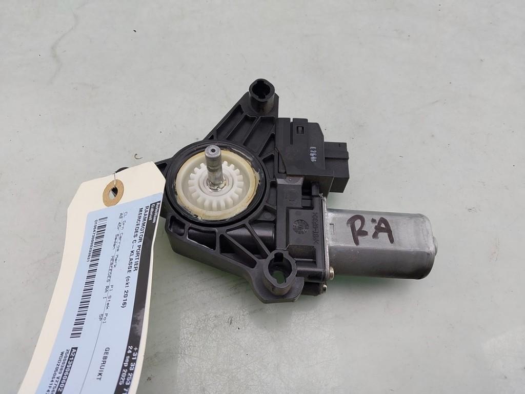 MOTEUR LEVE VITRE ELECTRIQUE C (W205) (|A2139060602|), Utilisé, Mercedes-Benz