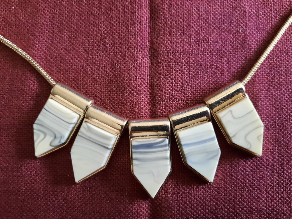 Collier avec 5 pendentifs, Bijoux, Sacs & Beauté, Colliers, Enlèvement ou Envoi, Avec pendentif, Or, Utilisé