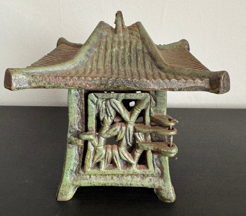 Ancienne Lanterne Pagode Japonaise en Fer Forgé, Antiquités & Art, Art | Art non-occidental, Japon, 15 cm, Métal, Autres types