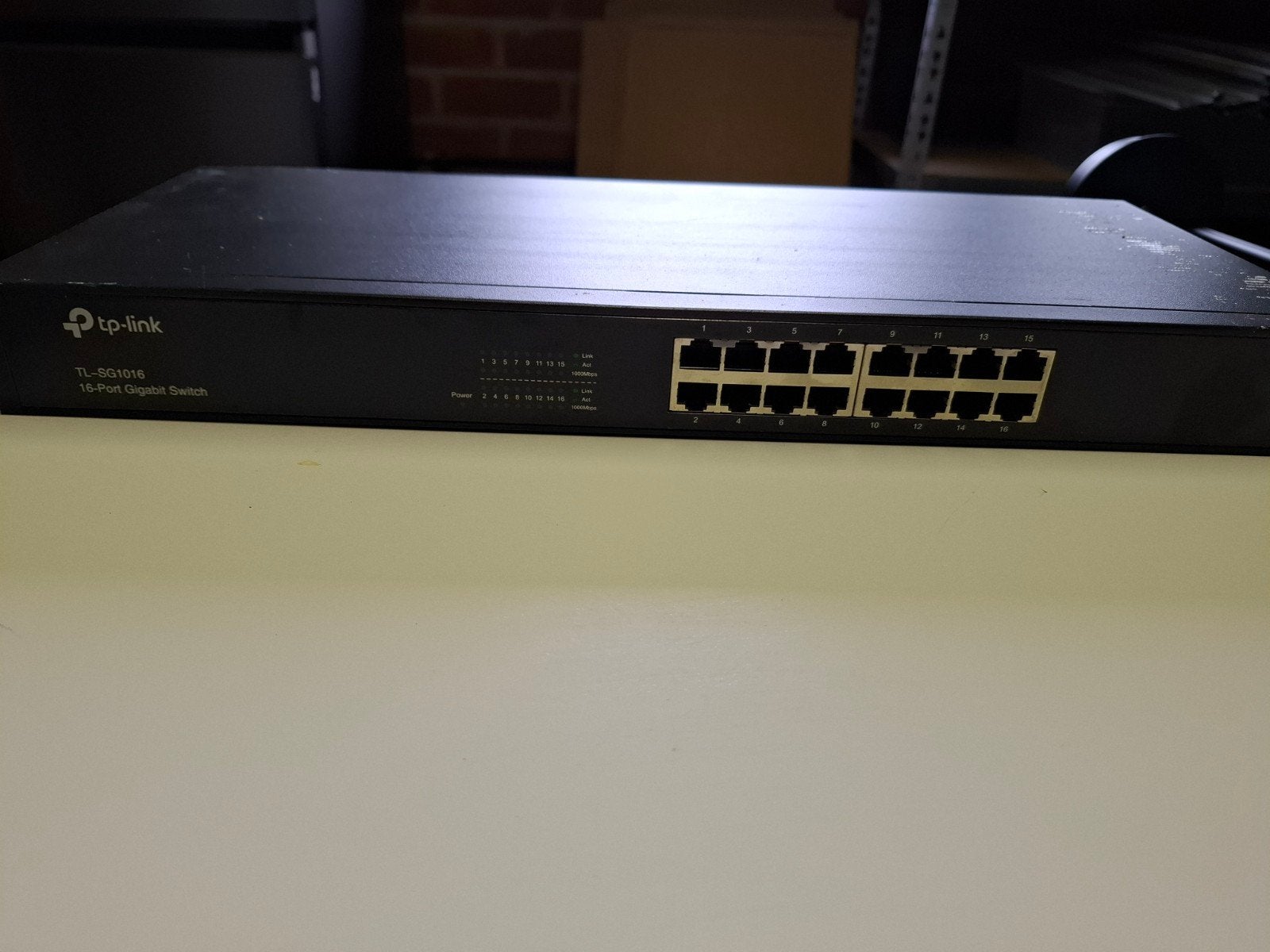 TP-Link TL-SG1016 ethernet switch, Computers en Software, Netwerk switches, Ophalen