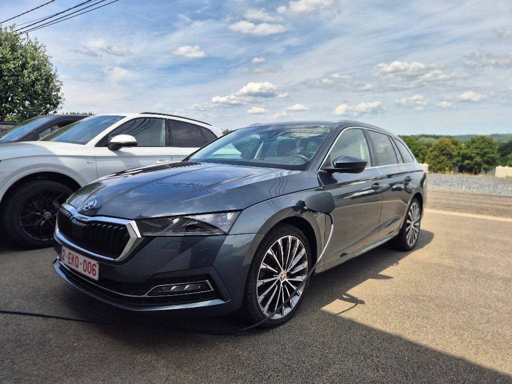 Skoda Octavia IV, Autos, Skoda, Argent ou Gris, Achat, Euro 6, Carnet d'entretien