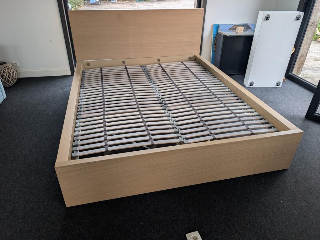 Lit et sommier Ikea Malm en 160cm